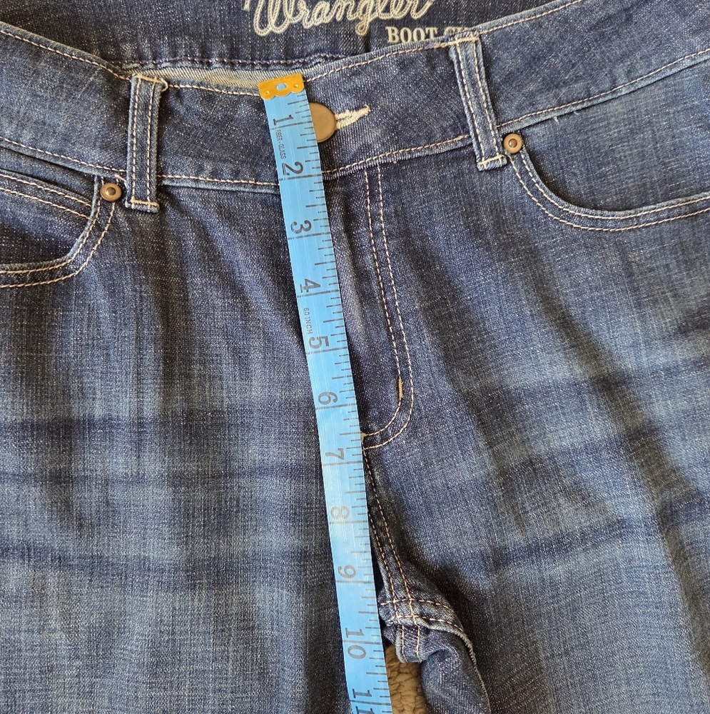 Women's Wrangler Bootcut Jeans - Picture 8 of 9